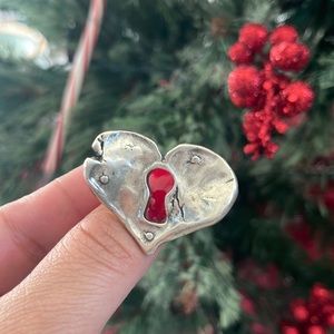 Uno de 50 key hole heart ring